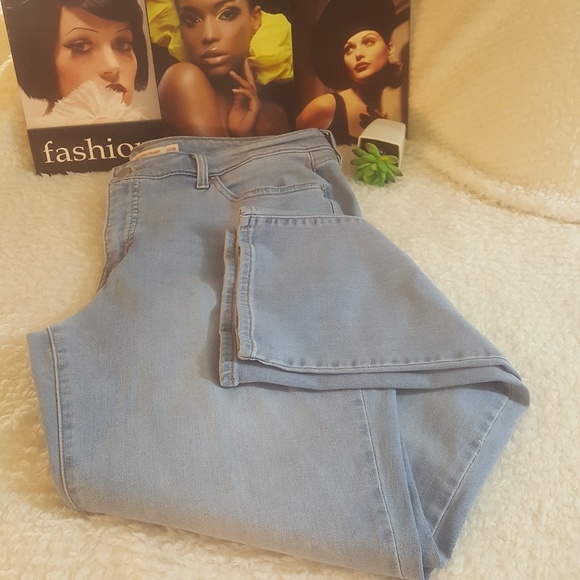 Levi's Denim - Levi 414Relaxed Straight Light Wash Jeans Size 18W